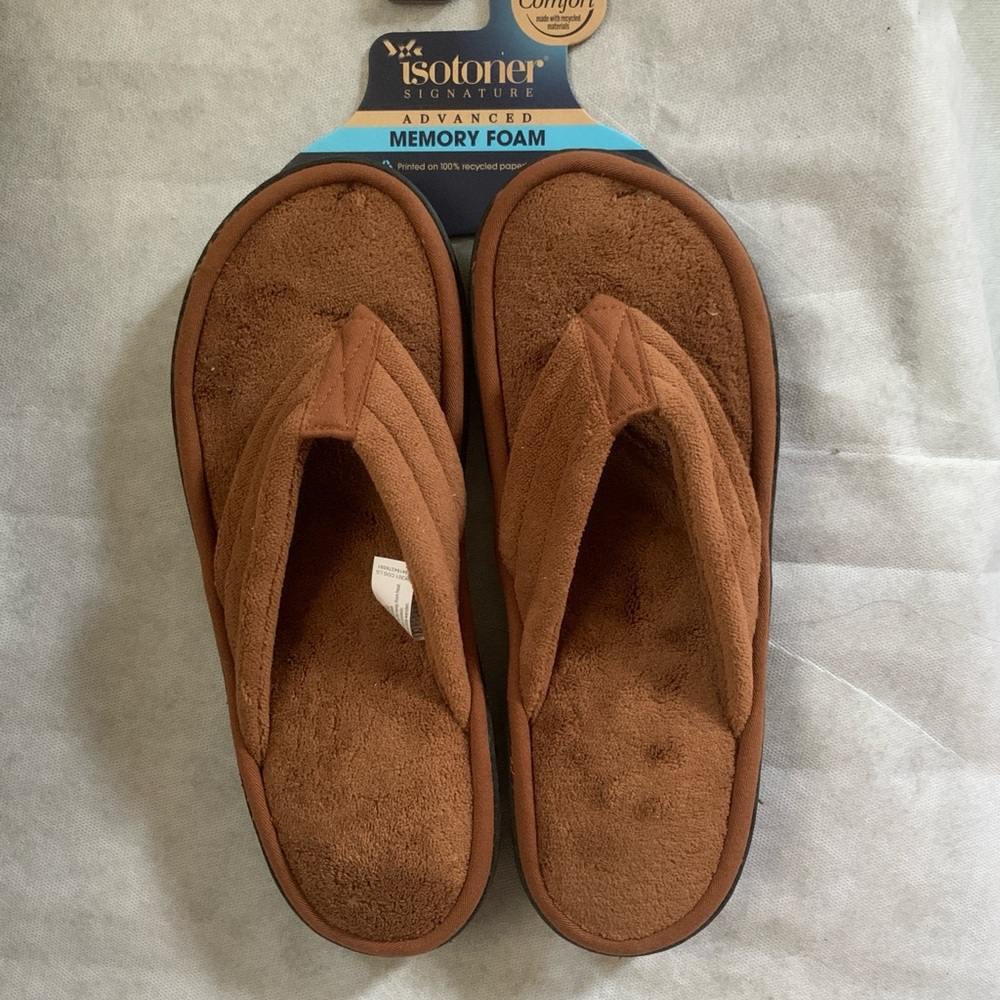 NWT isotoner Brown Memory Foam Flip-Flops